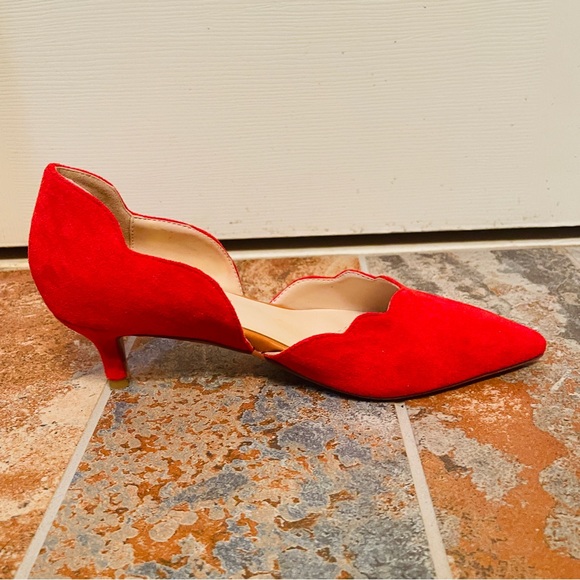 💋NWOB! Vibrant YDN Scalloped, Pointed Toe, D’Orsay Style, Kitten Heels! - Picture 11 of 14